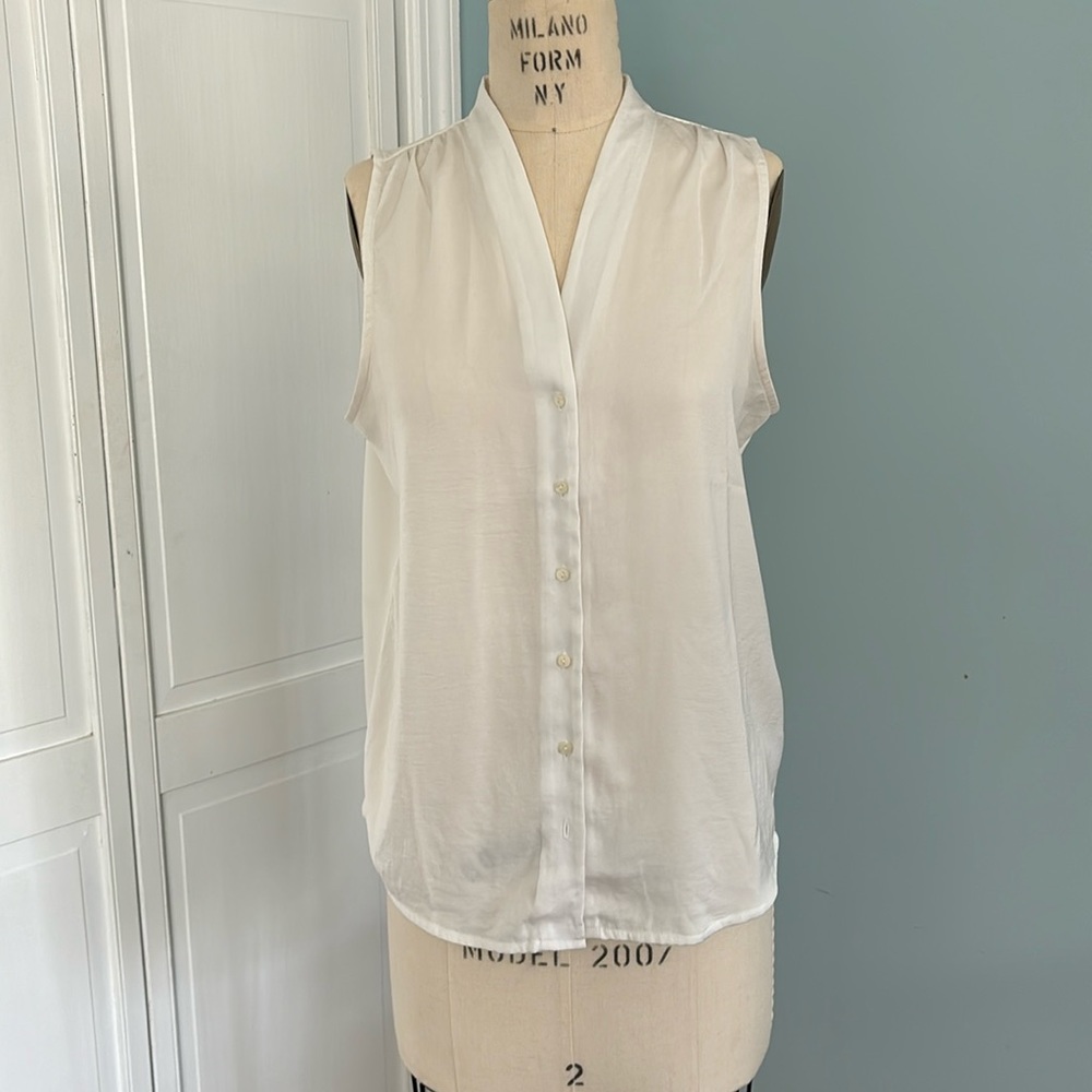 Sleeveless Blouse -silk like